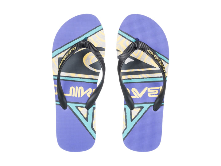 Sandalias de dedo Quiksilver color morado con suela amarilla y tiras negras.