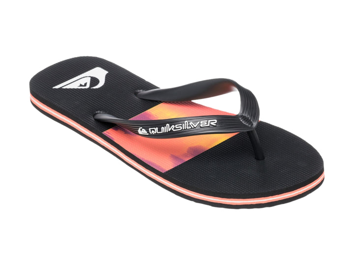 Sandalias Quiksilver de dedo en color negro con detalles y suela en tono coral.