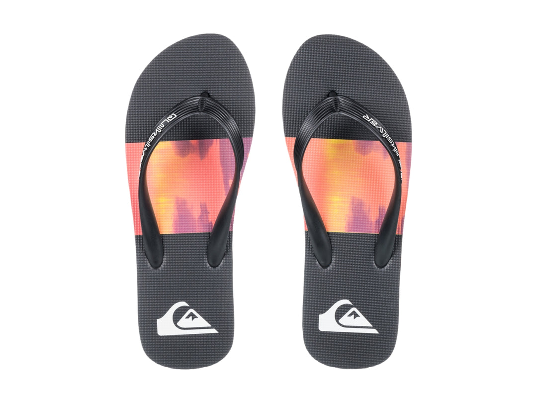 Sandalias Quiksilver de dedo en color negro con detalles y suela en tono coral.