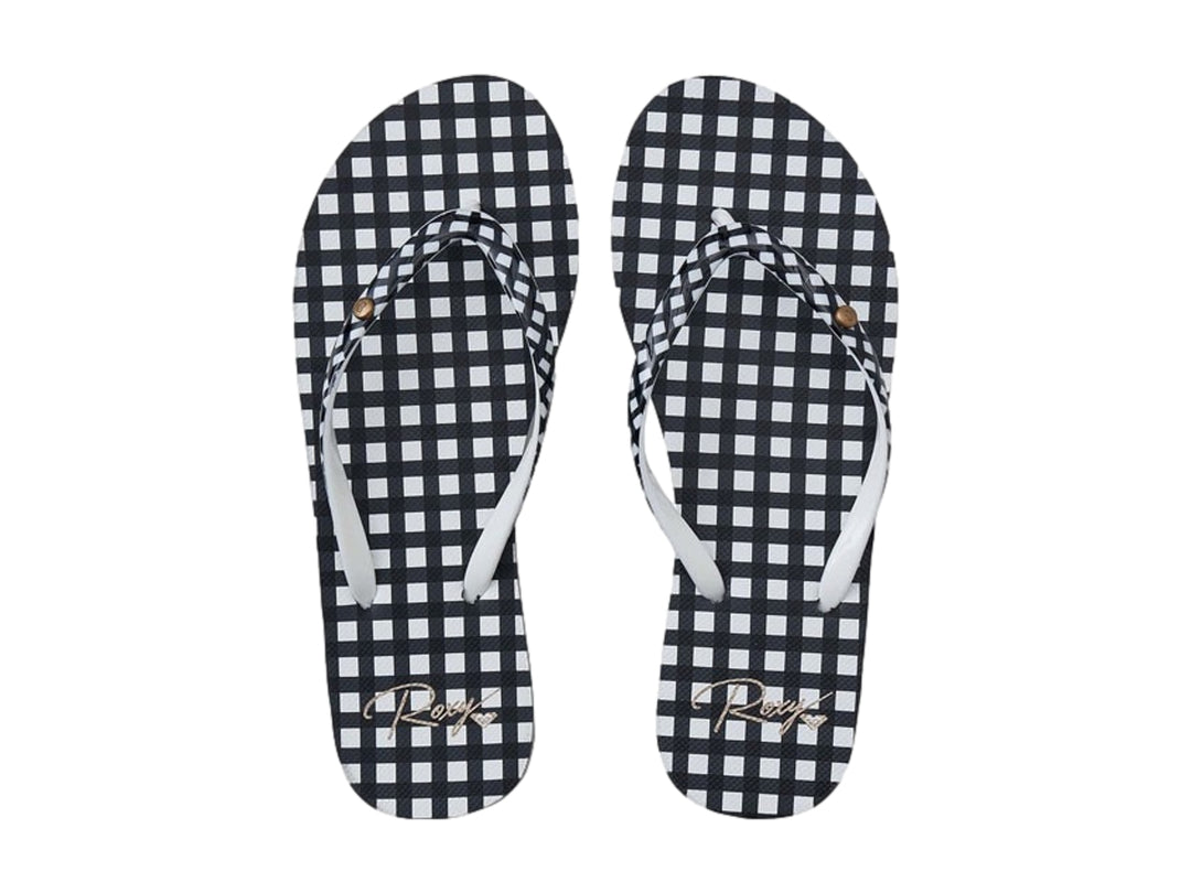 Sandalias ROXY con diseño de cuadros blancos y negros y tiras blancas.