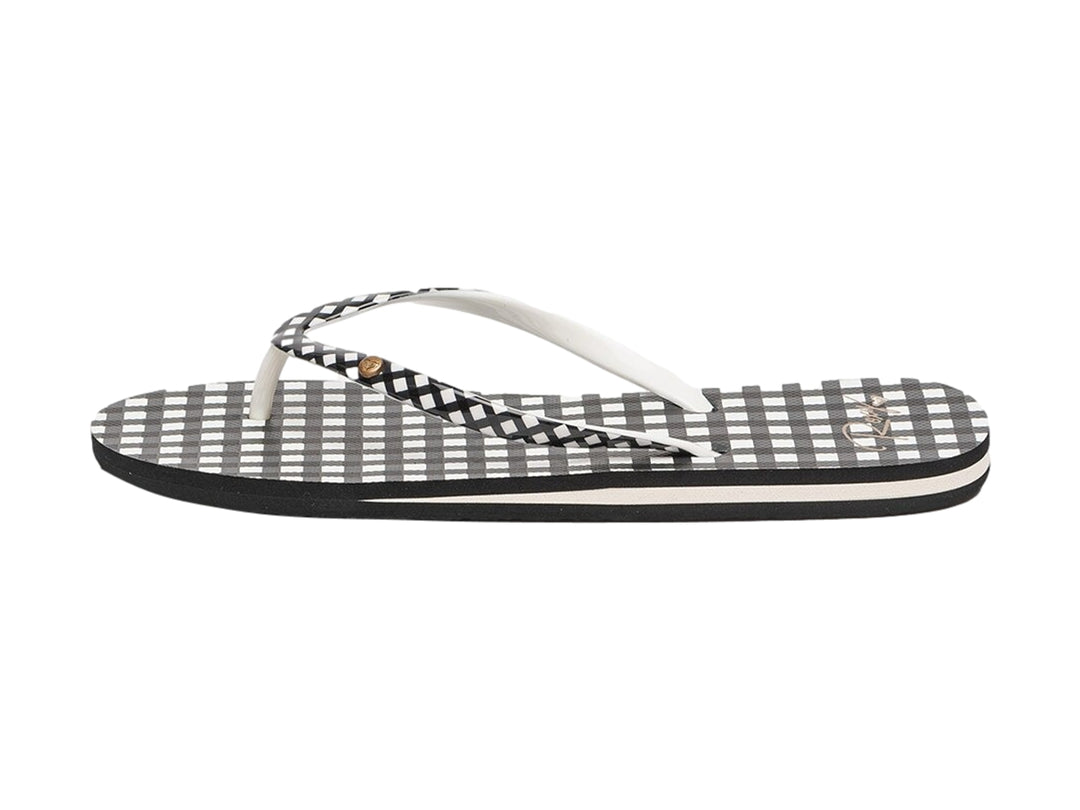 Sandalias ROXY con diseño de cuadros blancos y negros y tiras blancas.