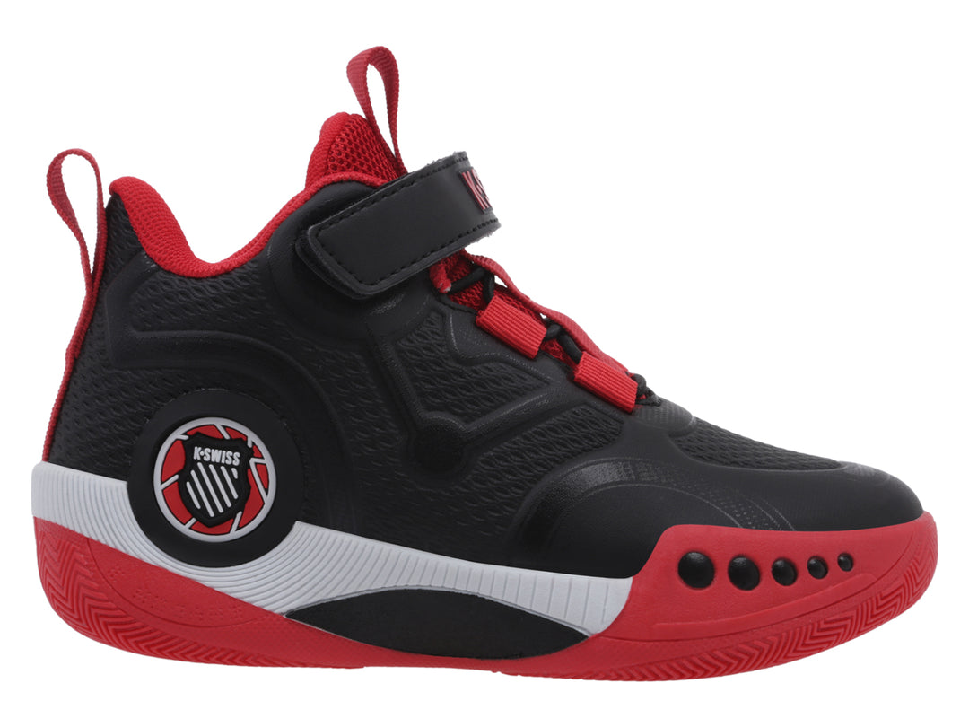 Tenis deportivos K-Swiss para niño en colores negro, rojo y blanco con cierre de correa velcro.