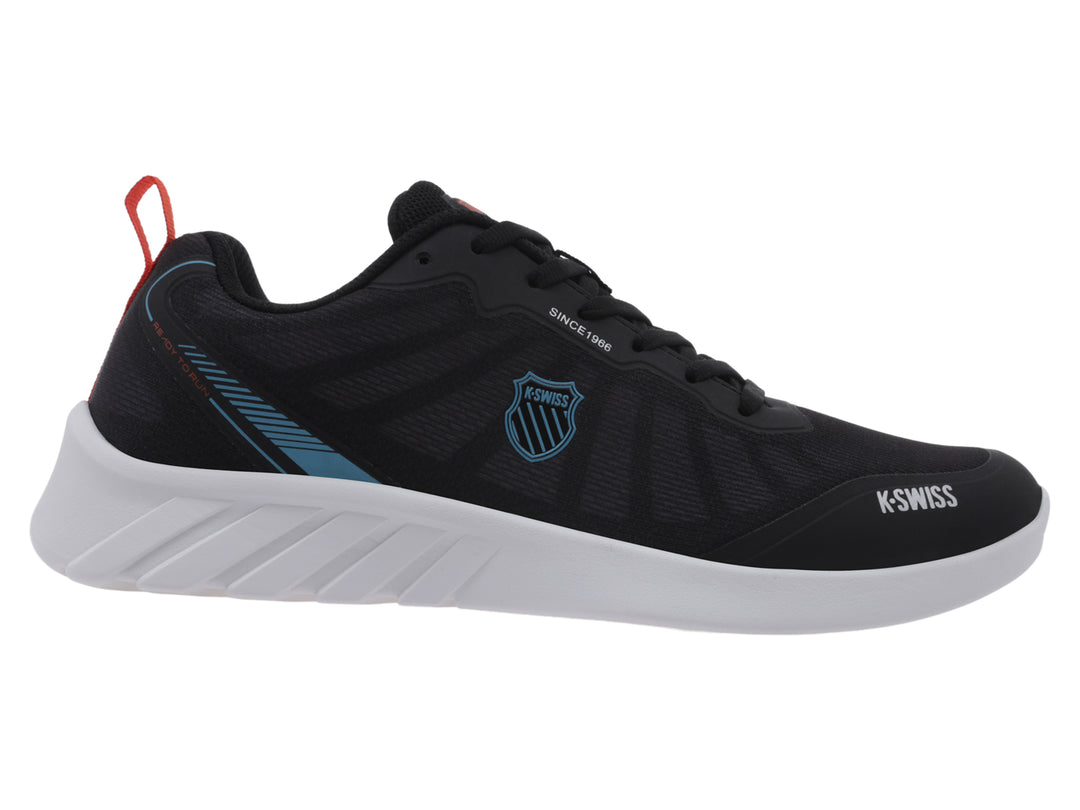 Tenis deportivos K-Swiss color negro con suela blanca y detalles en azul y naranja.