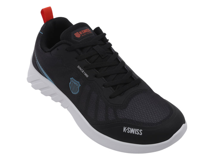 Tenis deportivos K-Swiss color negro con suela blanca y detalles en azul y naranja.