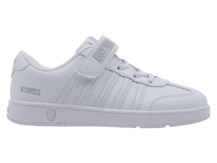Tenis K-Swiss Francis Court color blanco para niño con cierre de velcro y agujetas.