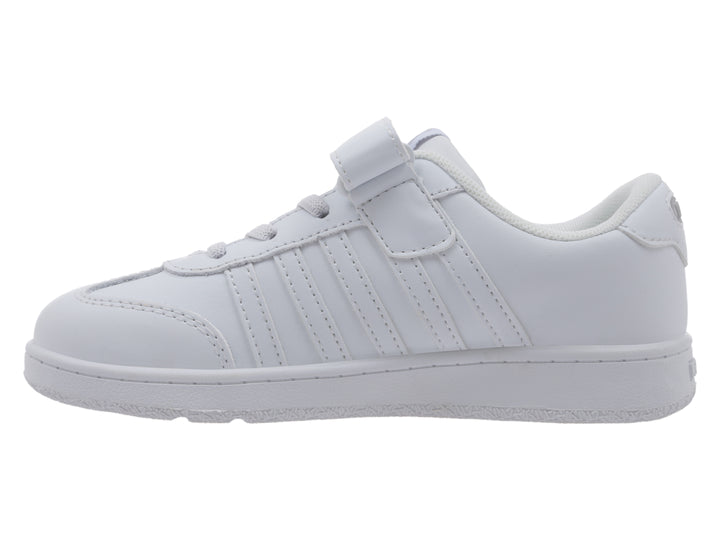 Tenis K-Swiss Francis Court color blanco para niño con cierre de velcro y agujetas.
