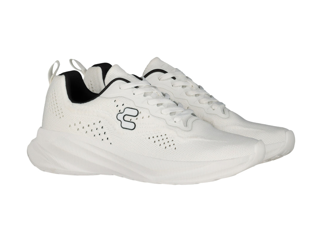 Tenis deportivos Charly de color blanco con detalles en negro y suela gruesa.
