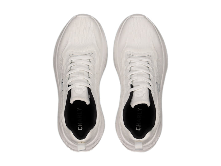 Tenis deportivos Charly de color blanco con detalles en negro y suela gruesa.