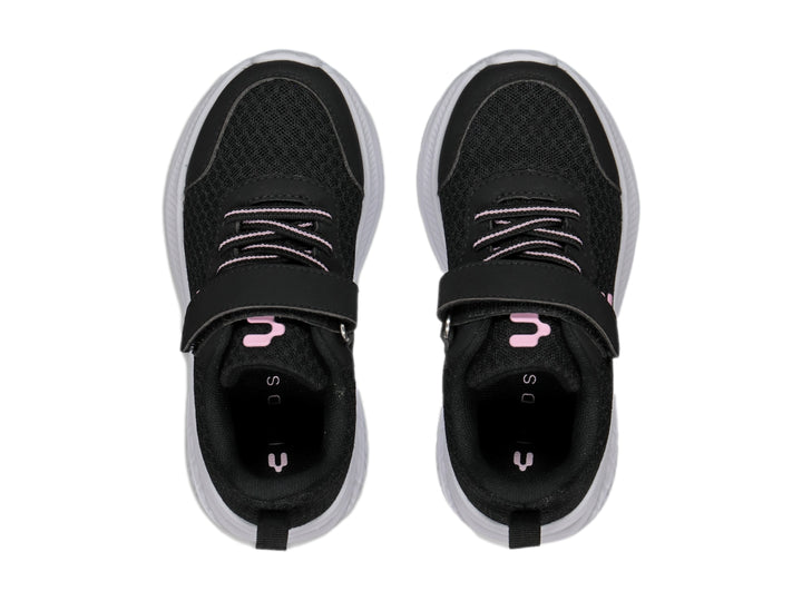Tenis deportivos Charly para niño o niña en color negro con suela blanca y detalle rosa.