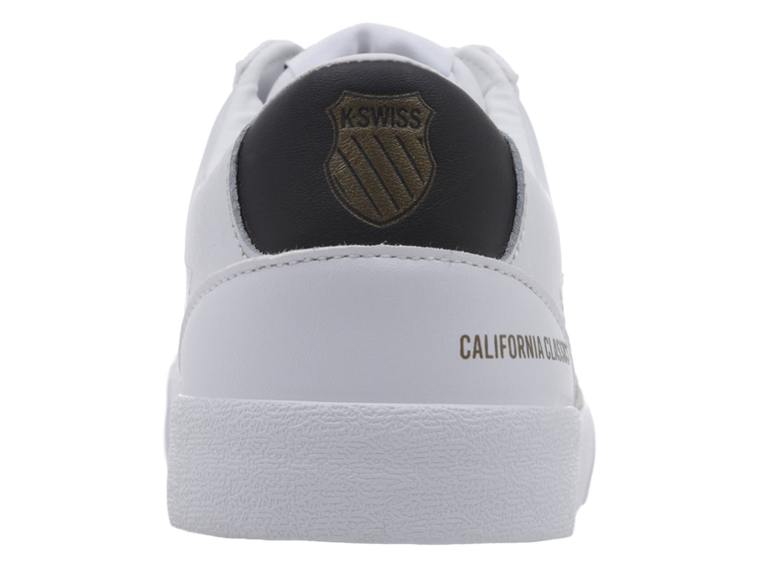 Tenis K-Swiss blancos de corte bajo con detalles en negro y gris, diseño casual y deportivo.