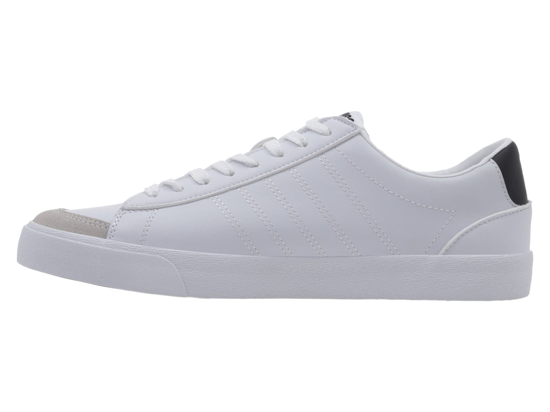 Tenis K-Swiss blancos de corte bajo con detalles en negro y gris, diseño casual y deportivo.