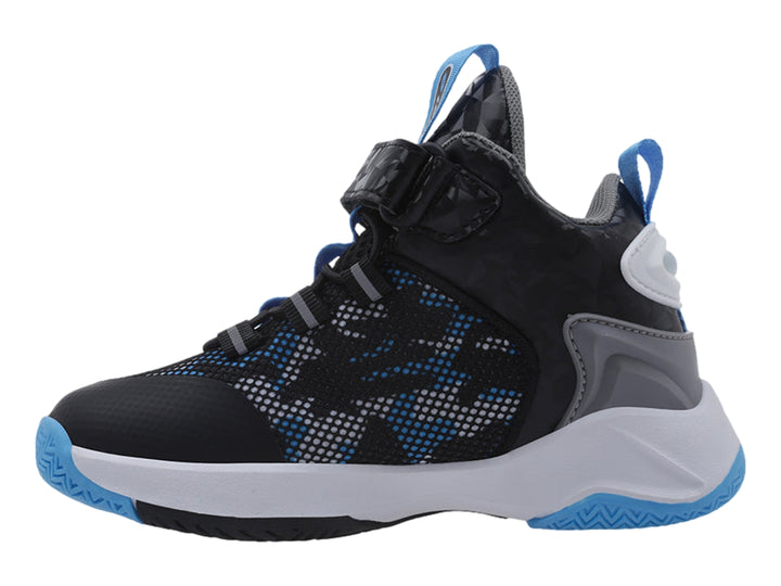 Tenis deportivos de bota para niño en colores negro, blanco y azul de la marca Lotto.