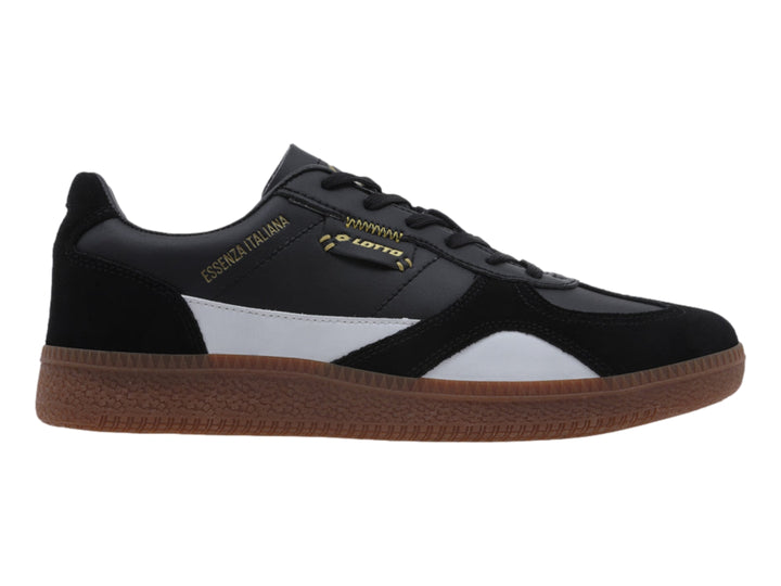 Tenis LOTTO negros con detalle blanco y suela de goma marrón.