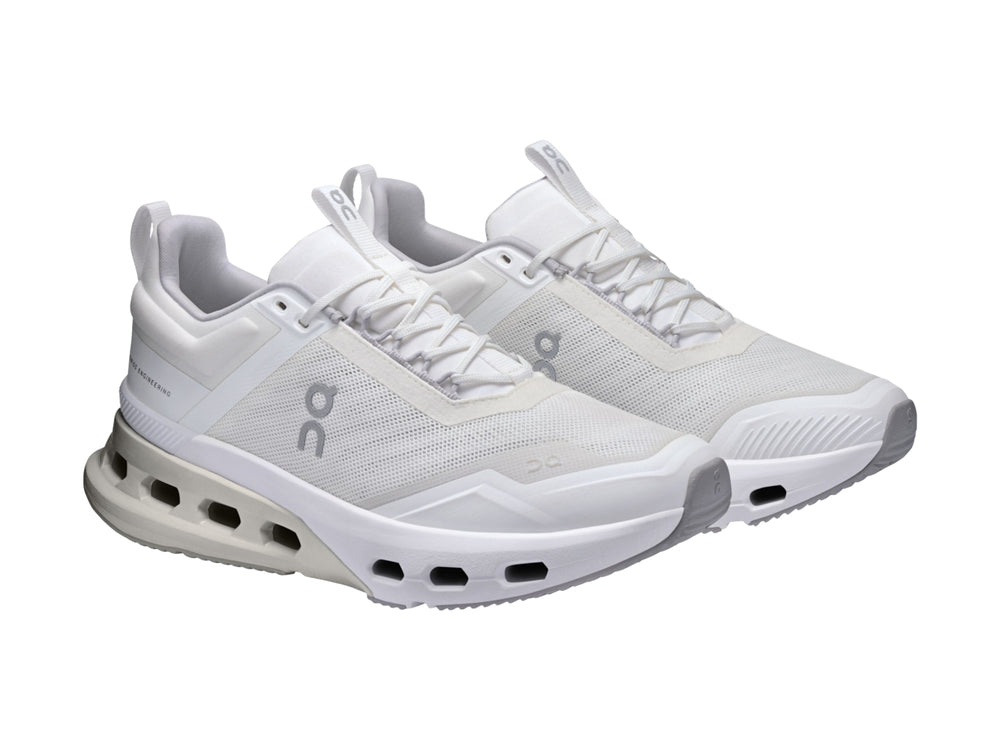 Tenis deportivos ON Cloudnova X color blanco y glacier con suela amortiguada y malla transpirable.