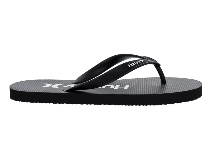 Sandalias de dedo color negro marca Hurley con suela plana y correa sencilla.