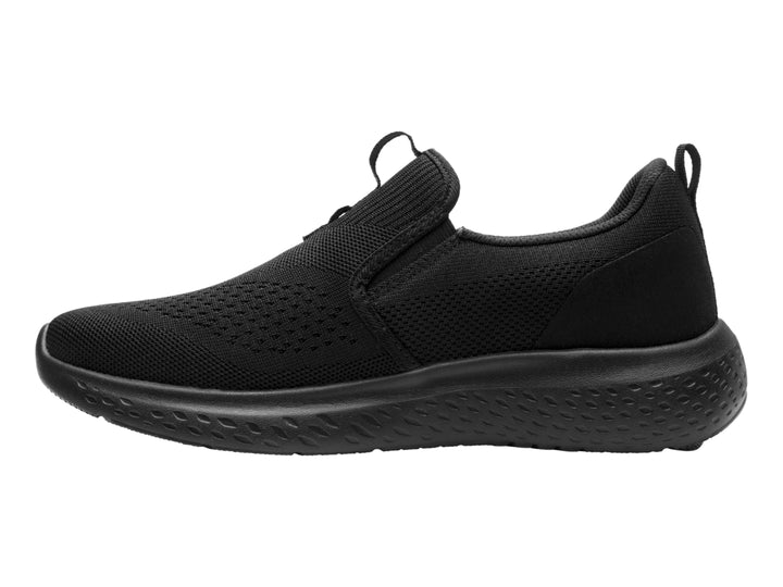 Zapato deportivo Flexi color negro, estilo slip-on con tejido transpirable y suela robusta.