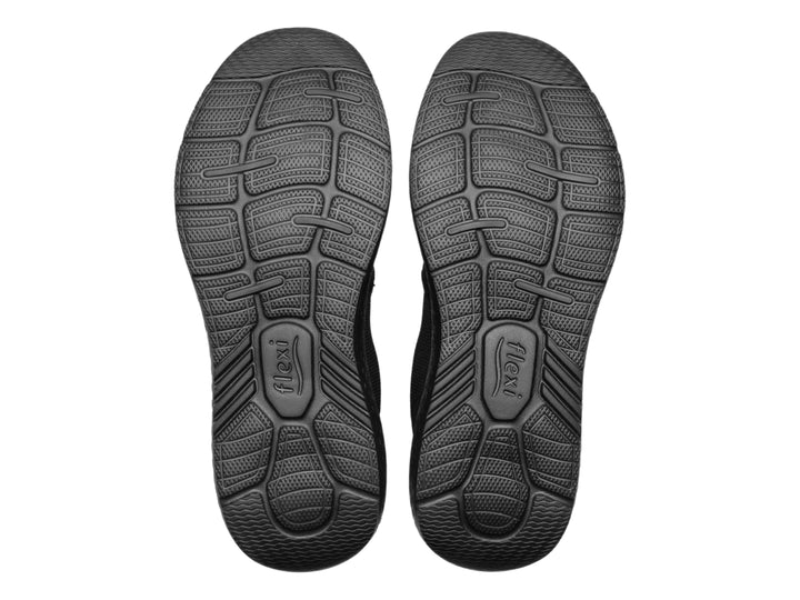 Zapato deportivo Flexi color negro, estilo slip-on con tejido transpirable y suela robusta.