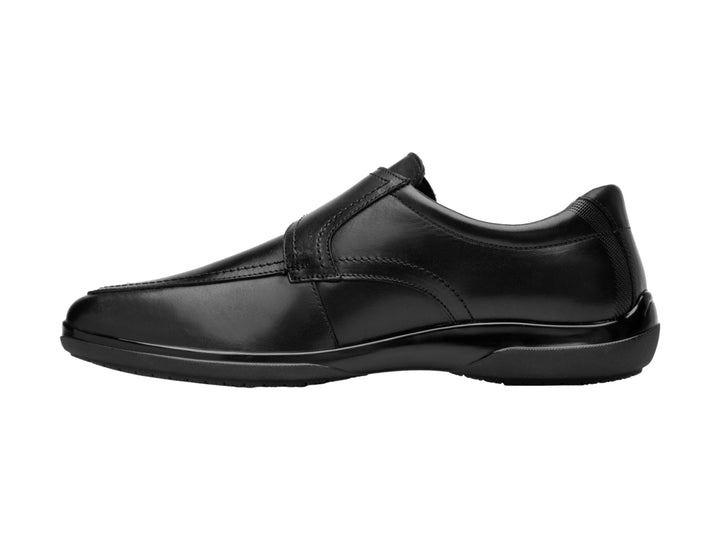 Zapato Flexi color negro de cuero con cierre de correa velcro y suela cómoda.