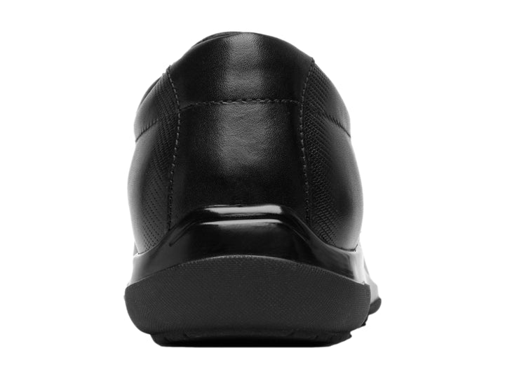 Zapato casual para hombre de la marca Flexi en color negro, con cordones y acabado liso.