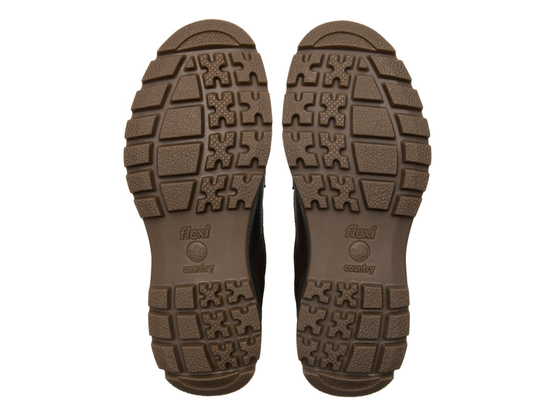 Bota Flexi color chocolate de cuero con suela robusta y estilo country para hombre.