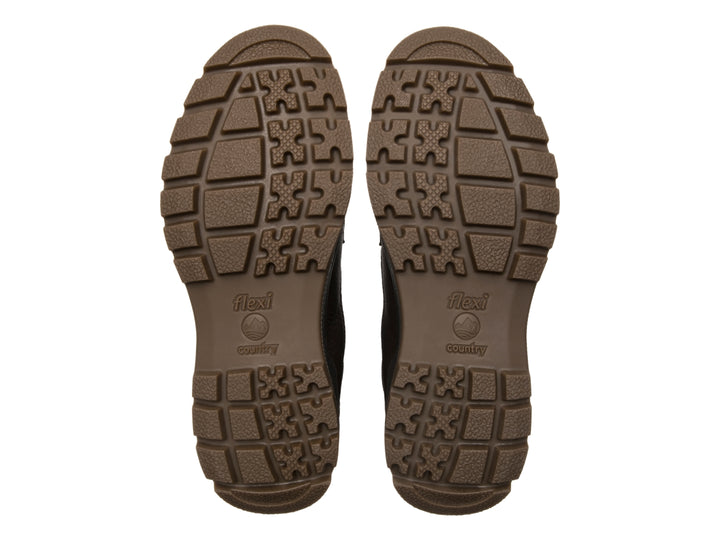 Bota Flexi color chocolate de cuero con suela robusta y estilo country para hombre.