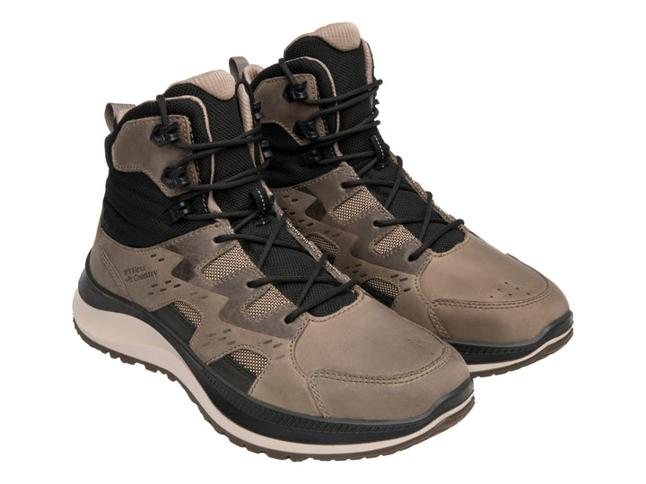 Bota deportiva Flexi Lawson Country en color taupe con detalles en negro y suela beige.