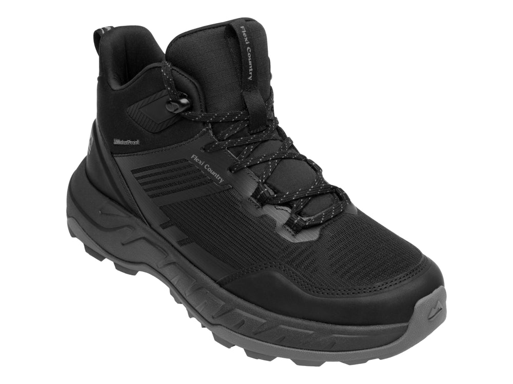 Zapato deportivo Flexi color negro, estilo botín con suela gruesa y acabado impermeable.