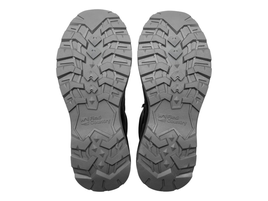 Zapato deportivo Flexi color negro, estilo botín con suela gruesa y acabado impermeable.