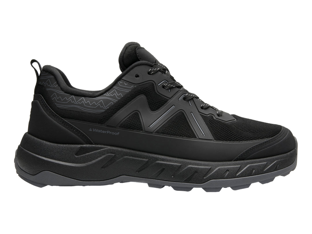 Zapato deportivo Flexi modelo Zegama Country en color negro con suela robusta y acabado impermeable.