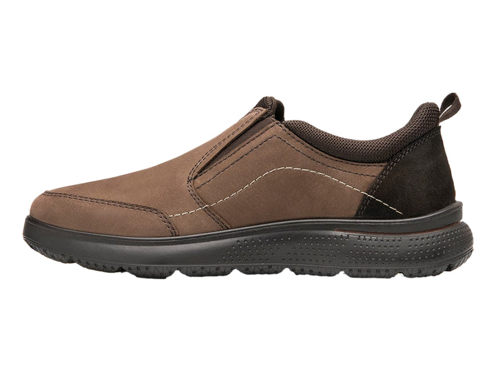 Zapato casual Flexi Heiko color taupe, estilo slip-on con suela oscura y acabado mate.
