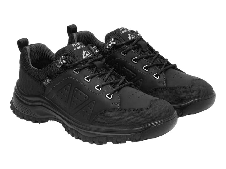 Zapato deportivo Flexi color negro con suela robusta y cordones, estilo country.