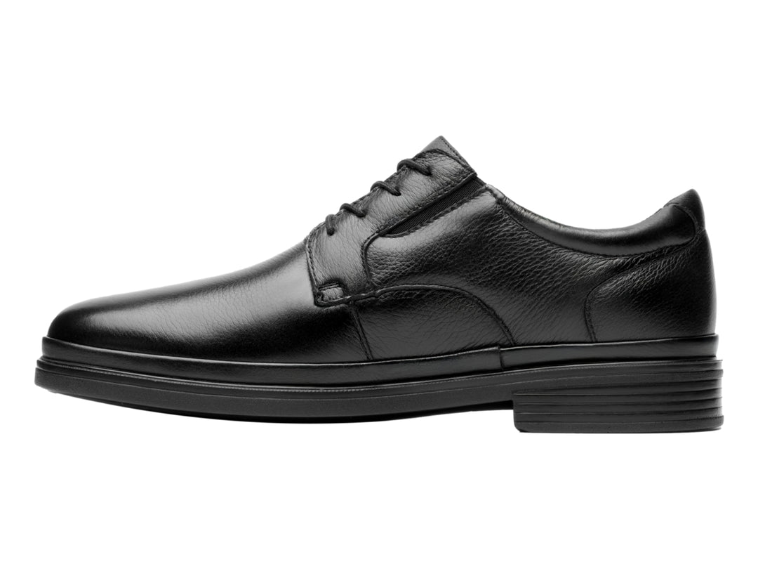 Zapato formal de cuero color negro para hombre con cordones y suela robusta.