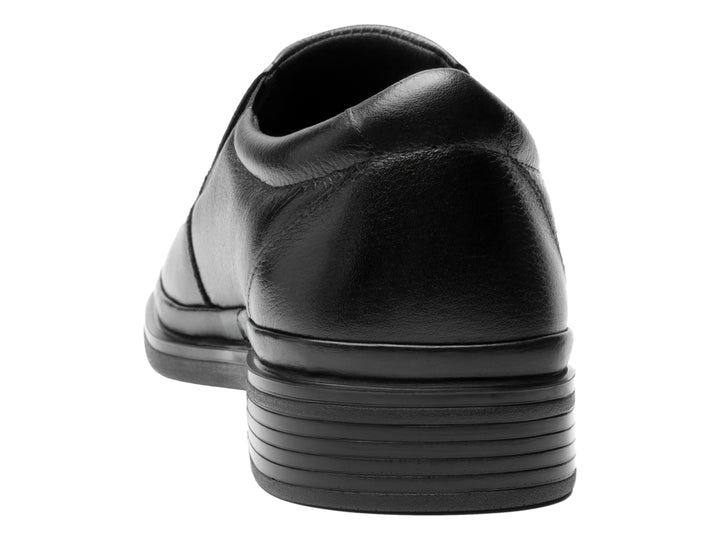Zapato slip-on de cuero color negro para hombre.
