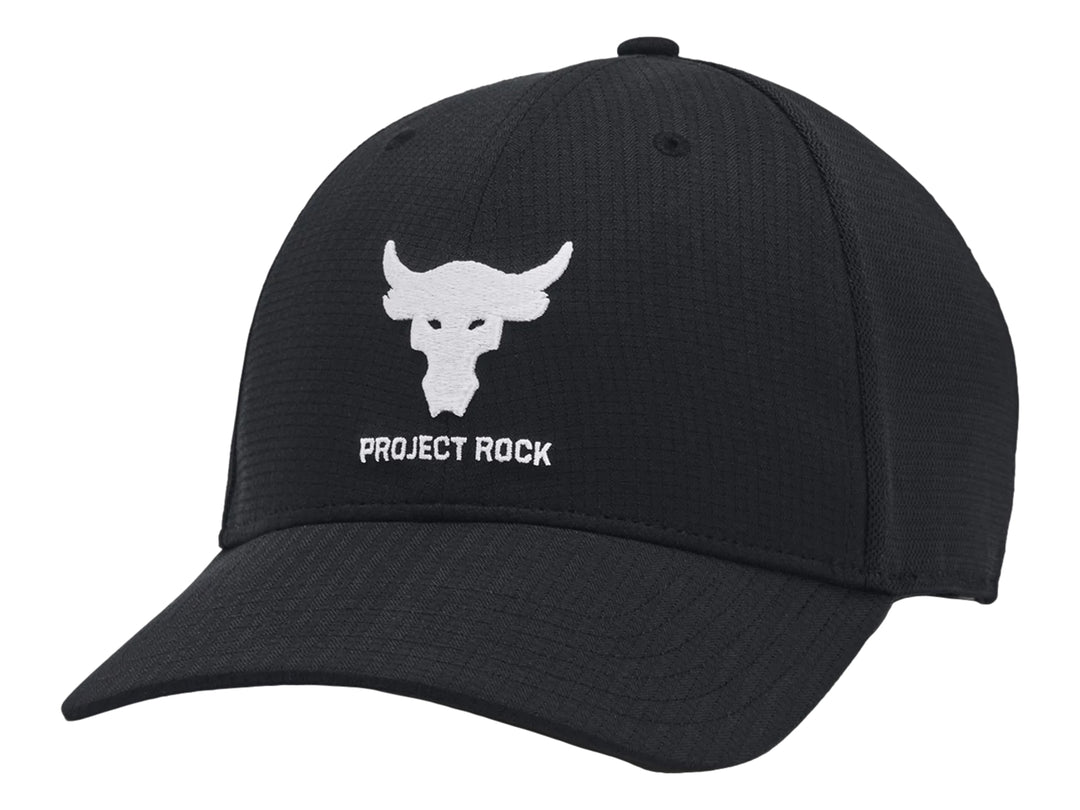 Gorra deportiva Under Armour Project Rock en color negro con logotipo de toro y texto en blanco frontal.