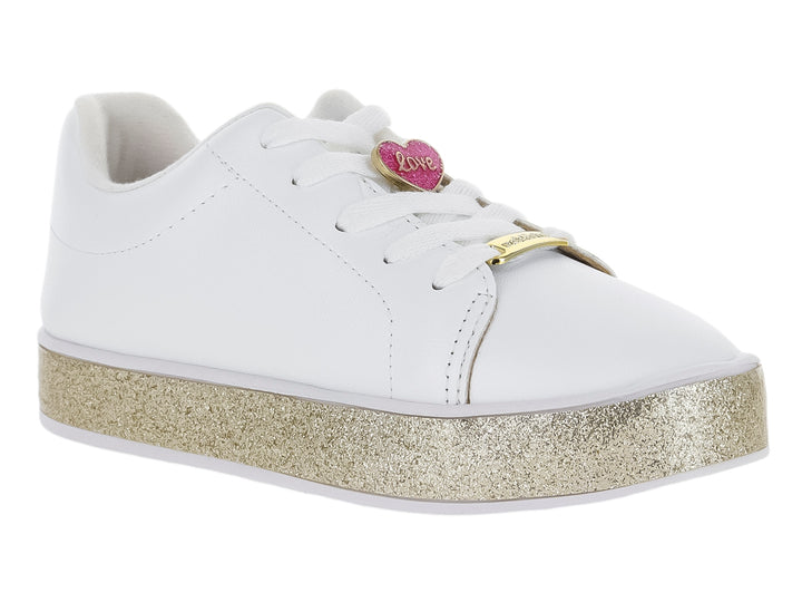 Tenis blancos para niña con suela gruesa en color dorado brillante y agujetas blancas.
