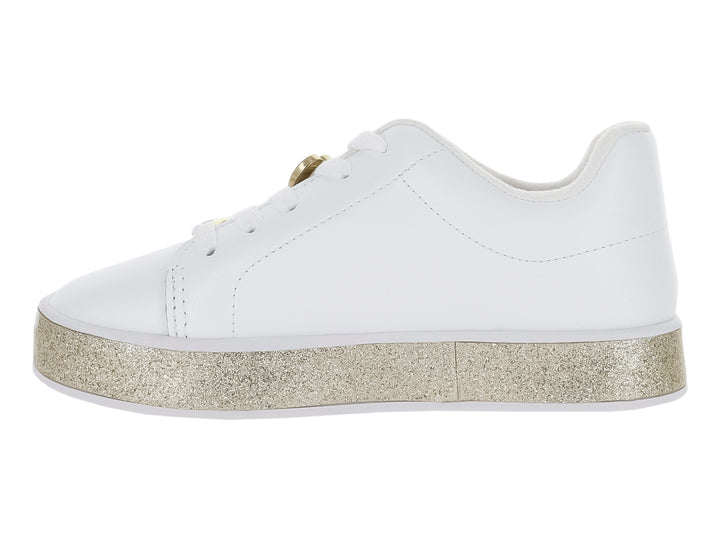 Tenis blancos para niña con suela gruesa en color dorado brillante y agujetas blancas.
