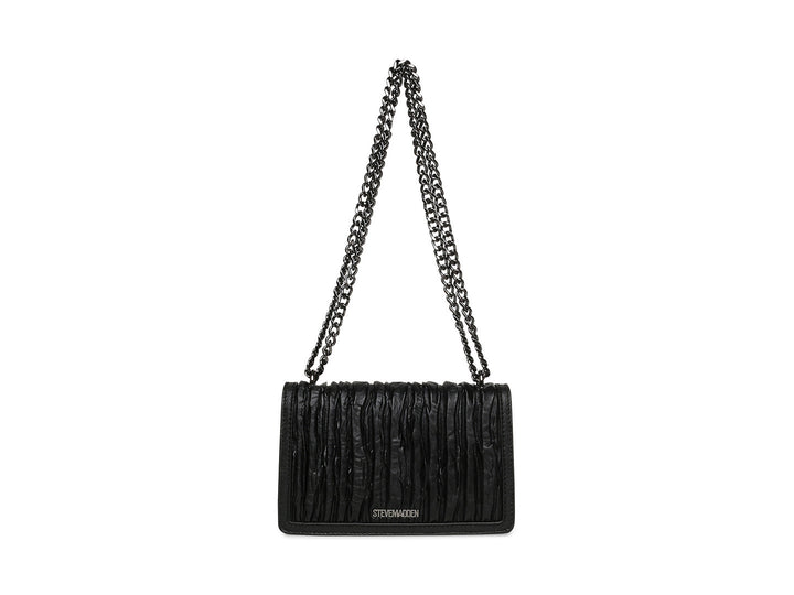 Bolso de hombro Steve Madden color negro con textura plisada, cierre frontal y correa de cadena metálica.