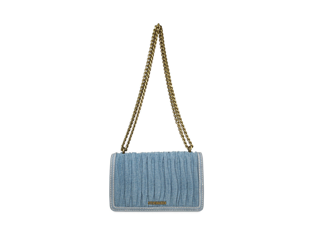 Bolso de hombro Steve Madden en color denim con textura plisada y correa de cadena dorada.