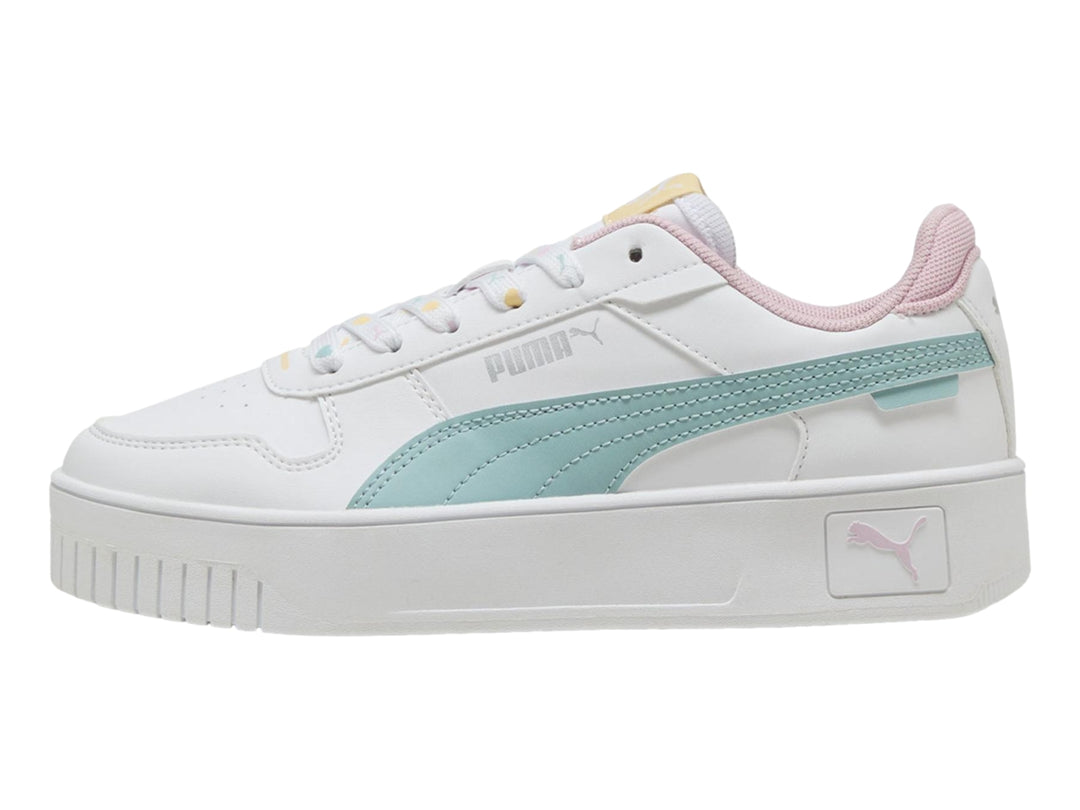 Tenis PUMA blancos con detalles en color menta y rosa y suela de plataforma.