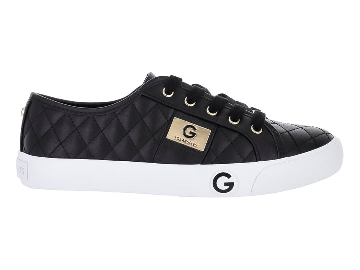 Tenis casuales GBG color negro con textura acolchada, detalles dorados y suela blanca.