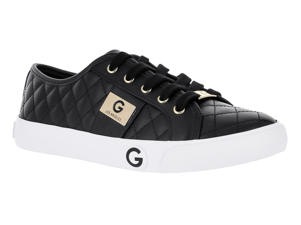 Tenis casuales GBG color negro con textura acolchada, detalles dorados y suela blanca.