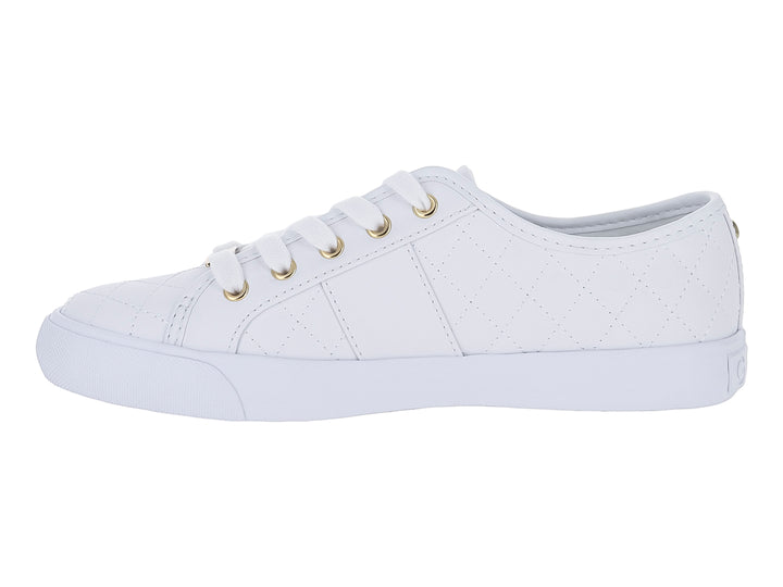 Tenis casuales color blanco para mujer con textura acolchada en rombos y detalles decorativos en dorado.
