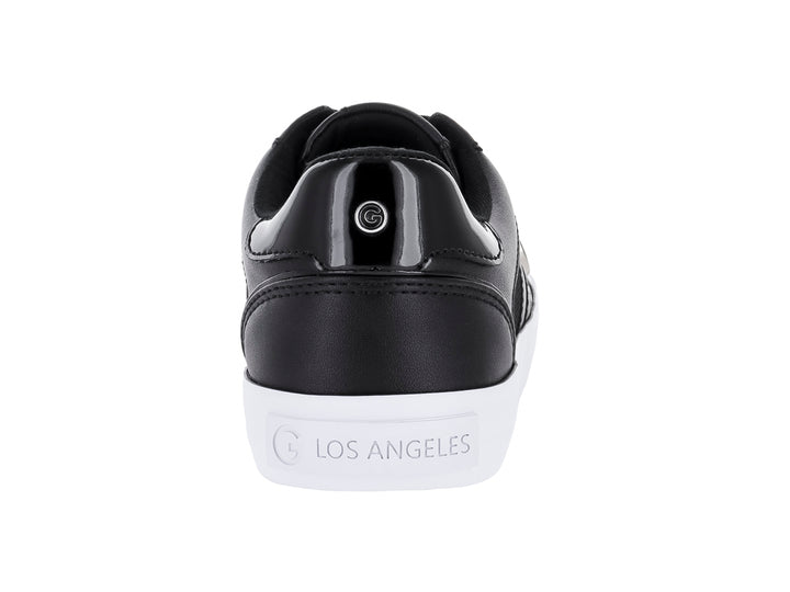Tenis deportivos GBG de color negro con suela blanca y detalles en tela y sintético.