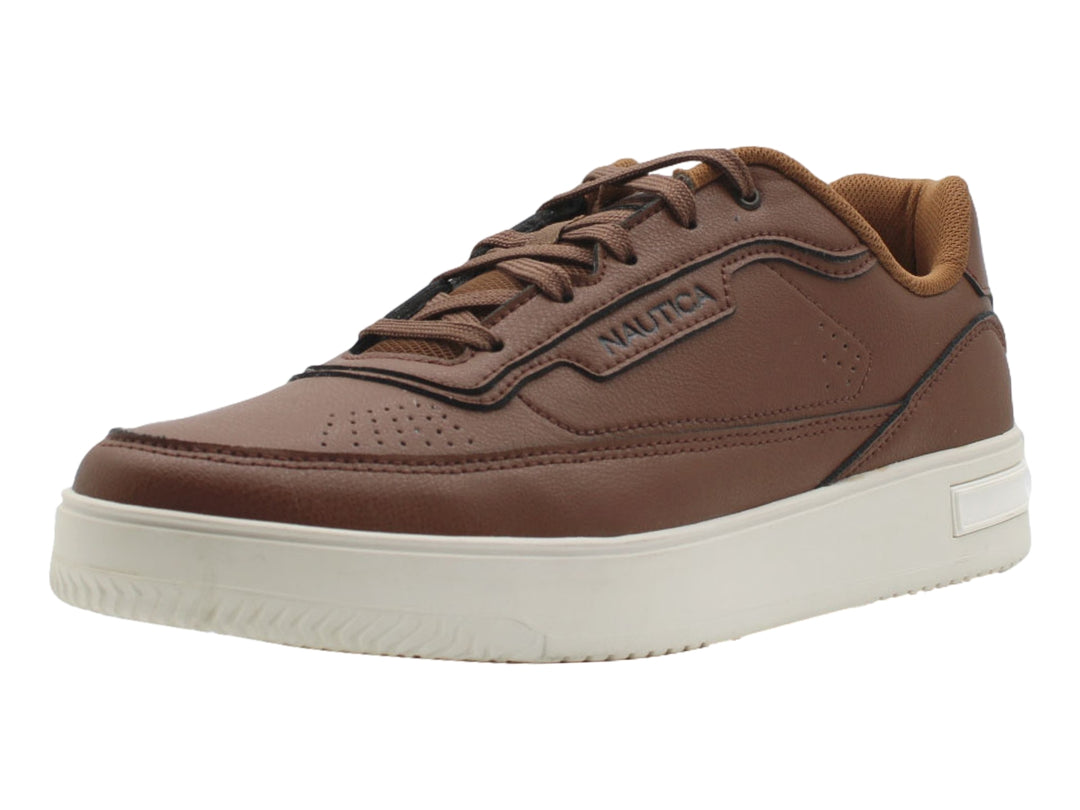 Tenis Nautica color café cognac con suela blanca y agujetas a juego.
