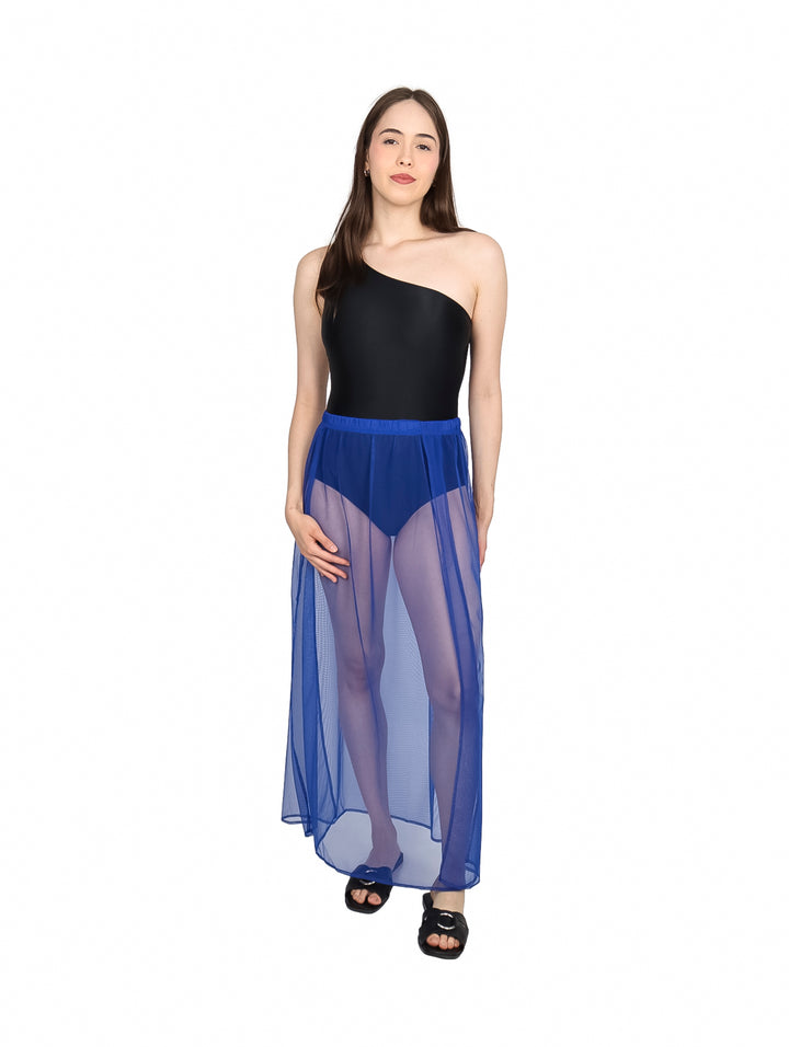 Falda larga de malla en color azul royal para mujer, ideal para usar sobre trajes de baño.