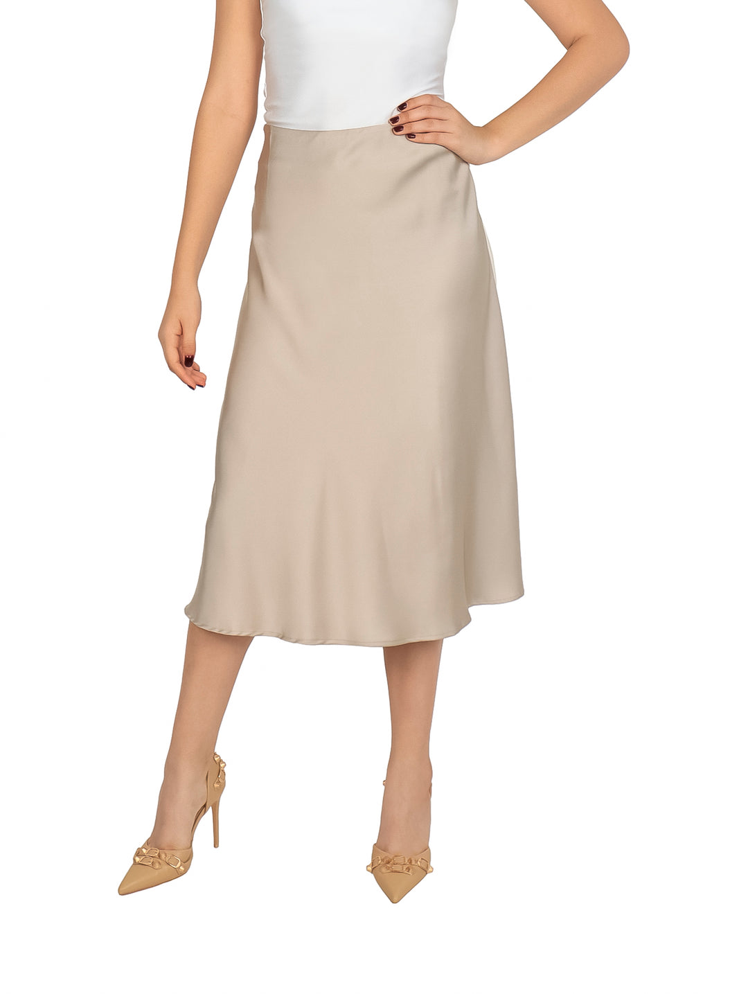 Falda midi de satín en color oro con acabado brillante.
