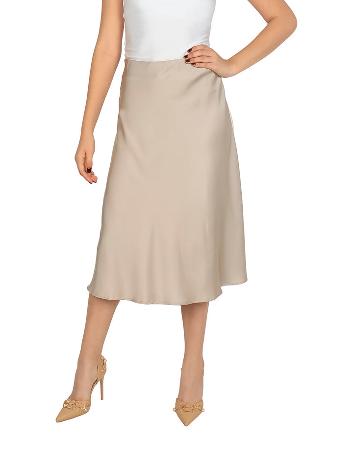 Falda midi de satín en color oro con acabado brillante.