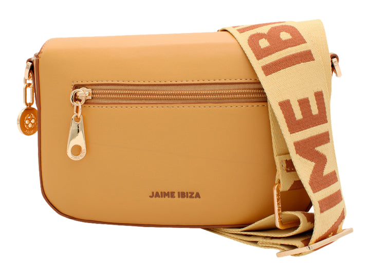 Bolso de hombro Jaime Ibiza en color mostaza con herrajes dorados y correa ajustable.