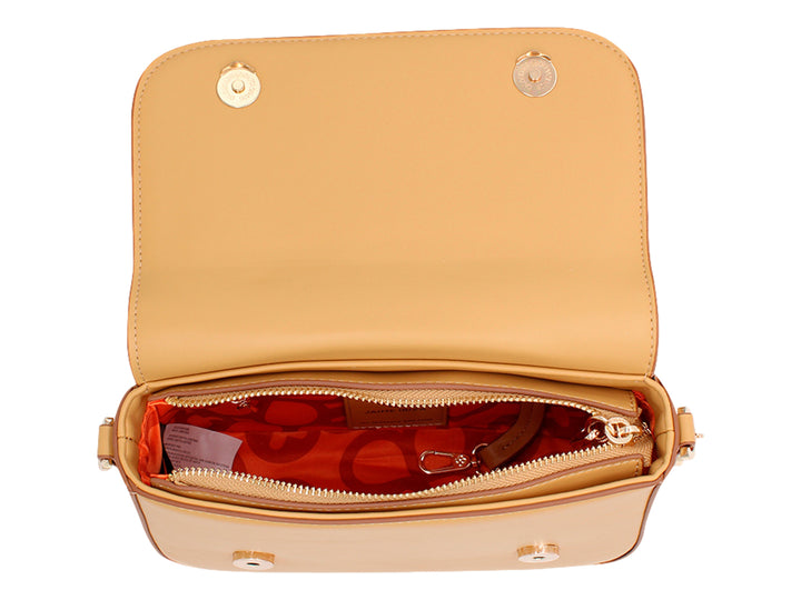 Bolso de hombro Jaime Ibiza en color mostaza con herrajes dorados y correa ajustable.