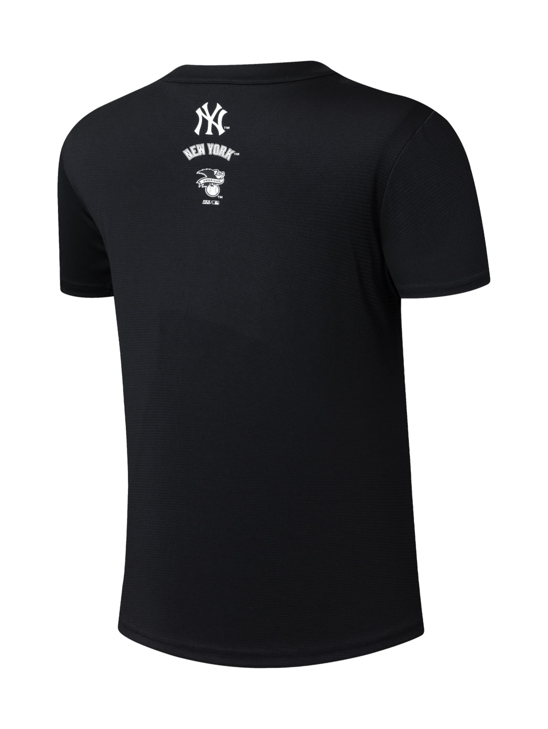 Jersey de béisbol color negro con botones y texto New York en tono sobre tono.